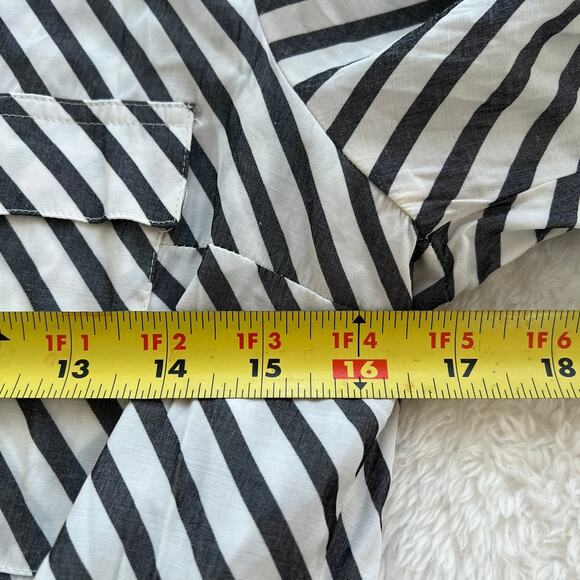 Express Women’s White Gray Striped V Neck Blouse Top Size Medium Workwear - Picture 5 of 5